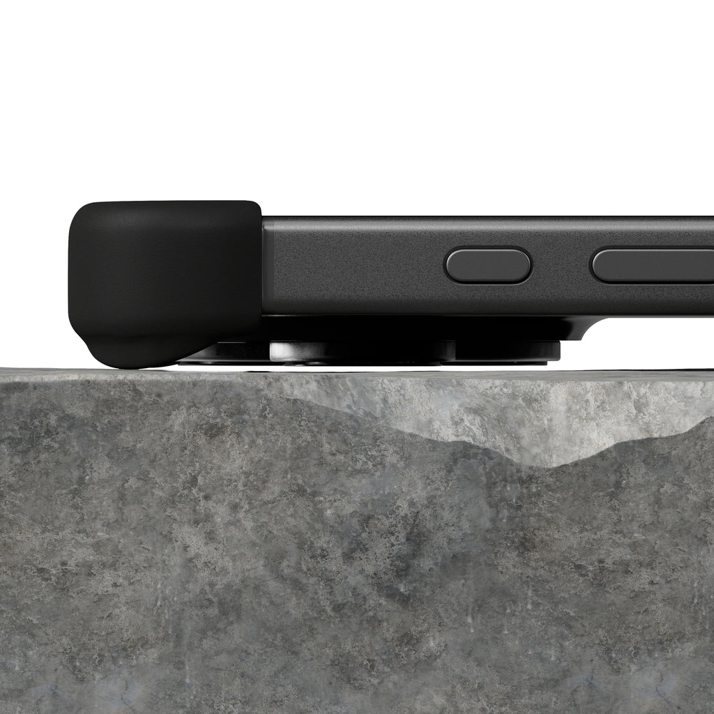 EKE minimalistische iPhone 16 Pro und iPhone 16 Pro Max Hülle in Schwarz mit Eckenschutz, Unteransicht
