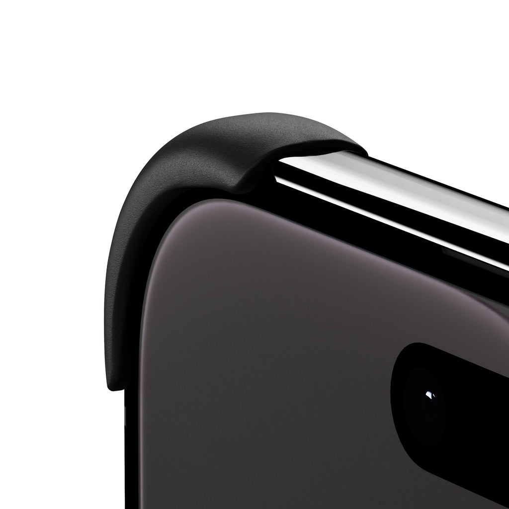 EKE minimalistische iPhone 17 Air Hülle in Schwarz mit Eckenschutz, linke obere Seitenansicht